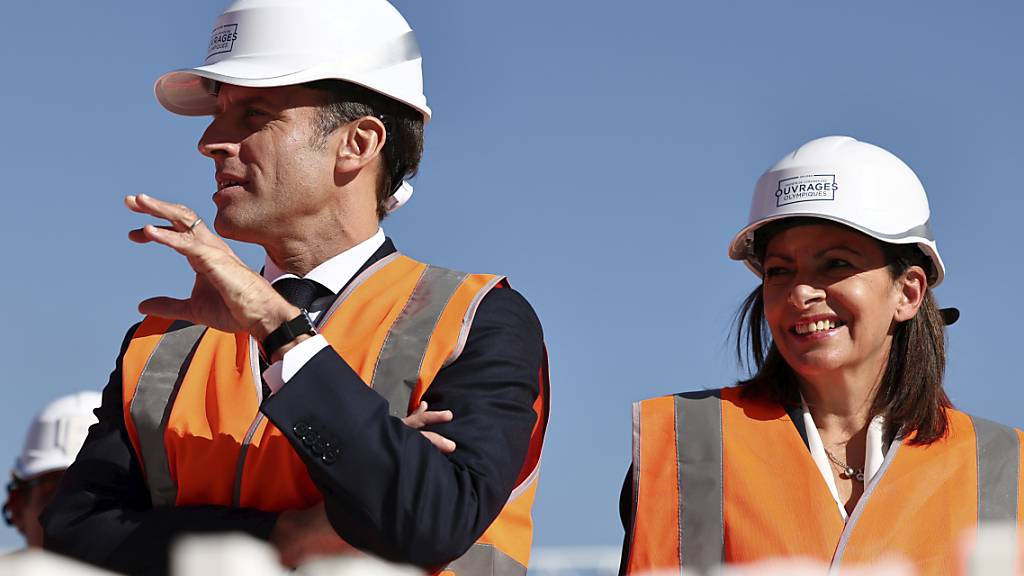 Pariser Bürgermeisterin Anne Hidalgo an der Seite von Frankreichs Präsident Emmanuel Macron. Foto: Sarah Meyssonnier/Reuters POOL/AP/dpa