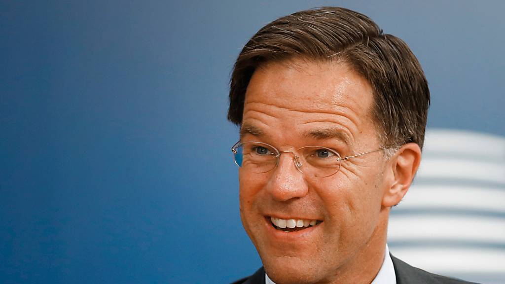 ARCHIV - Mark Rutte, Ministerpräsident der Niederlande, kommt zum EU-Gipfel in Brüssel. Der niederländische Premier ist ein Phänomen: Immer munter, immer charmant. Foto: Francois Lenoir/Reuters Pool/AP/dpa