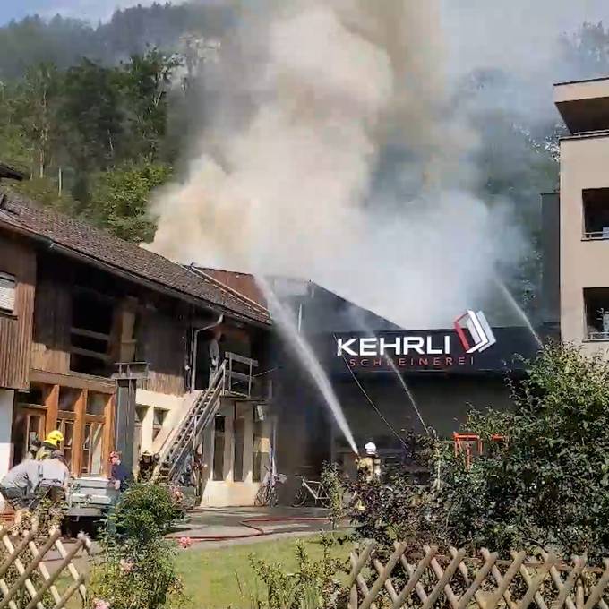 Schreinerei in Meiringen nach Brand beschädigt – drei Personen verletzt