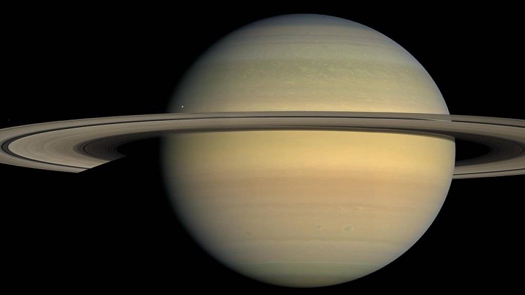 Dieses Bild vom Planeten Saturn lieferte «Cassini» im Jahr 2008. Forschende haben nun das Alter der Ringe auf 10 bis 100 Millionen Jahre datiert. Saturn ist 4,5 Milliarden Jahre alt (Archivbild).