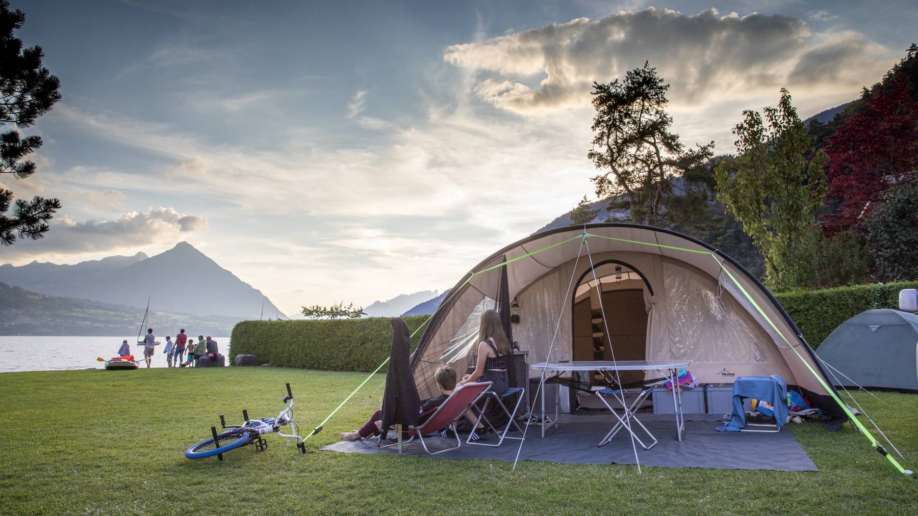 Im Sommer sind im Kanton Bern vor allem Campingplätze am See beliebt. Im Bild: Das Camping Manor Farm in Unterseen am Thunersee.