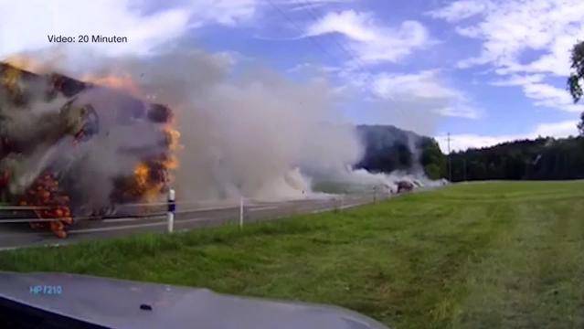 Beinahe Waldbrand wegen Heu-Anhänger