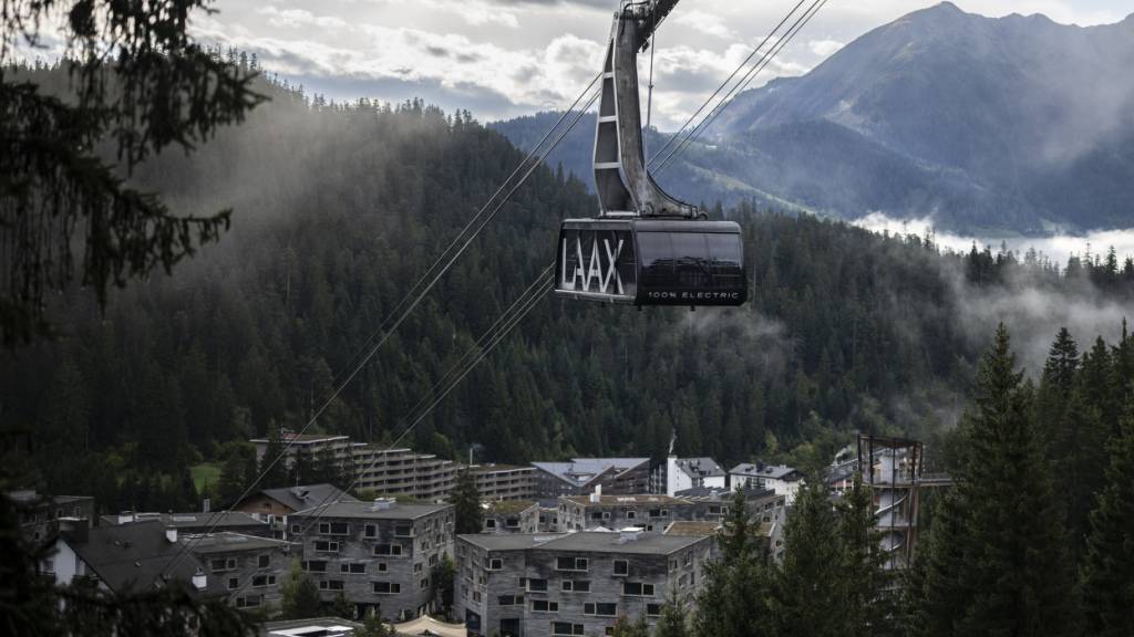 Die Gemeinde Laax GR sprach sich für die Übernahme der Infrastruktur der Weissen Arena Bergbahnen aus. (Archivbild)