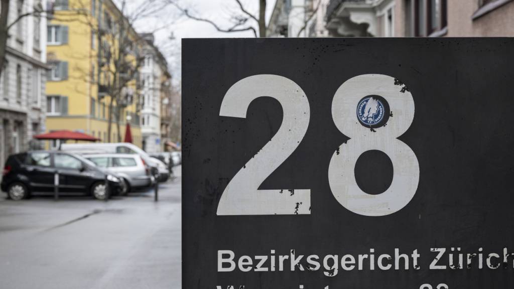 Mord-Beschuldigter liegt bei Prozess in Zürich im Pflegebett