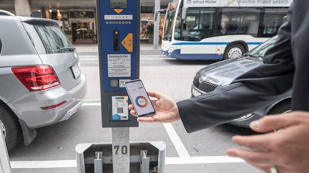 Mit der neuen Gesetzesnorm sollen die Parkgebühren im Kanton Schwyz eine saubere Grundlage erhalten. (Symbolbild)