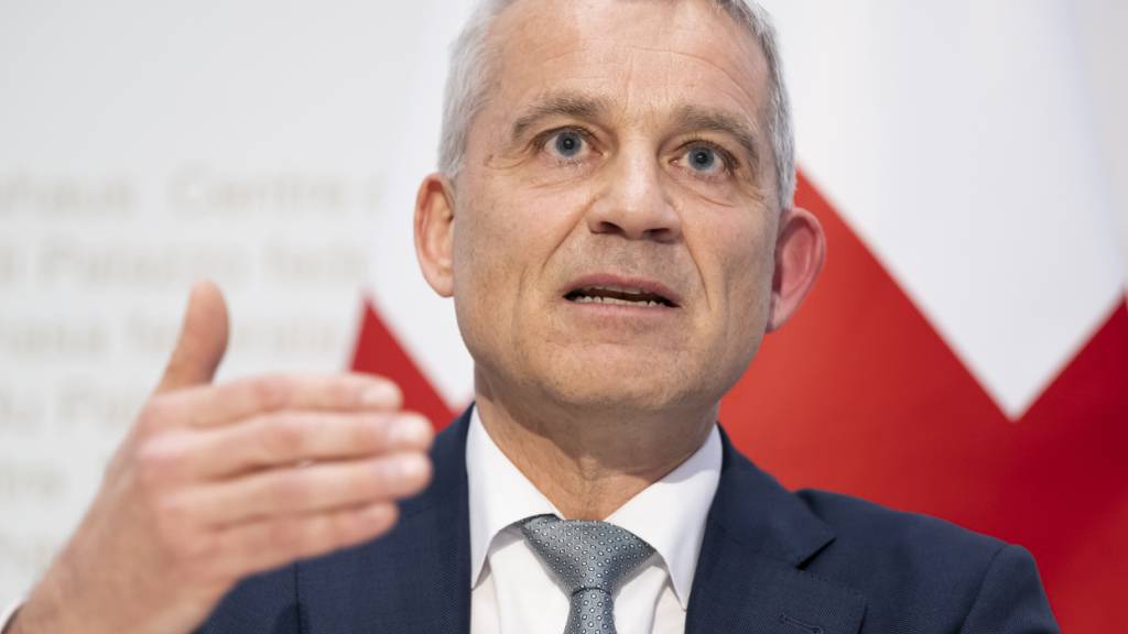Bundesrat Beat Jans hat am Montag vor den Medien vor der «Keine 10-Millionen-Schweiz»-Initiative gewarnt. (Archivbild)