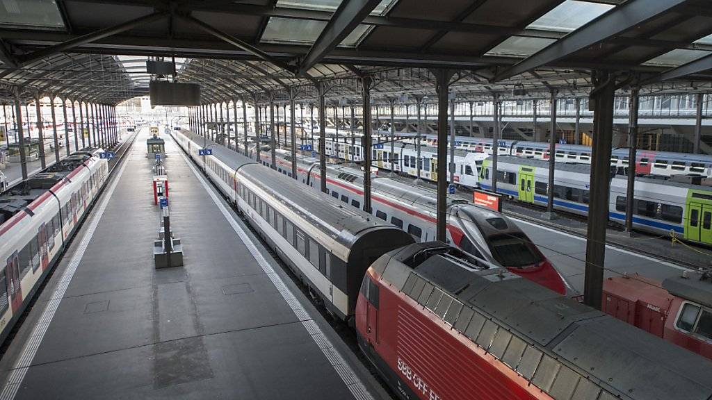Kurzer Stromausfall im Bahnhof Luzern sorgte für Verspätungen bei Zugreisenden. (Archivbild)