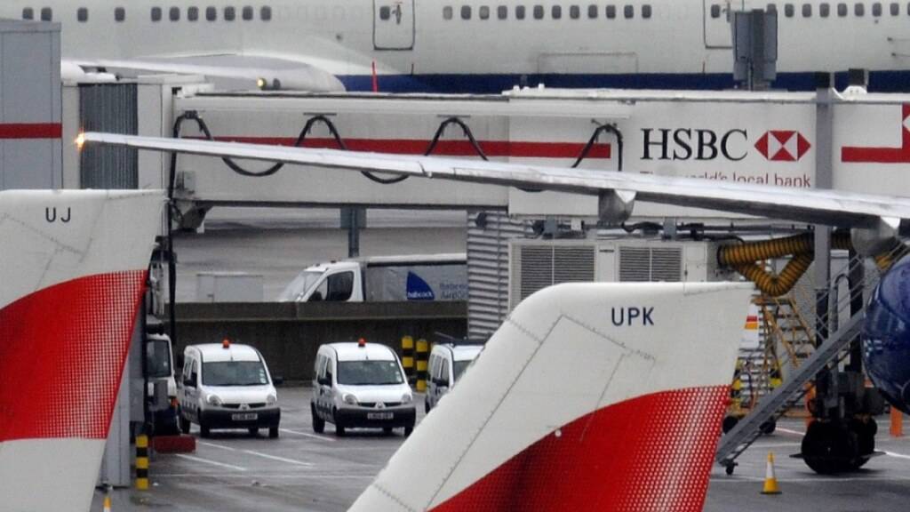 Bei den Mitarbeitenden der Flugsicherung am Flughafen Gatwick, dem zweitgrössten Flughafen in London, gibt es aktuell viele Krankheitsfälle. Der Flughafen muss darum Flüge streichen. (Symbolbild)