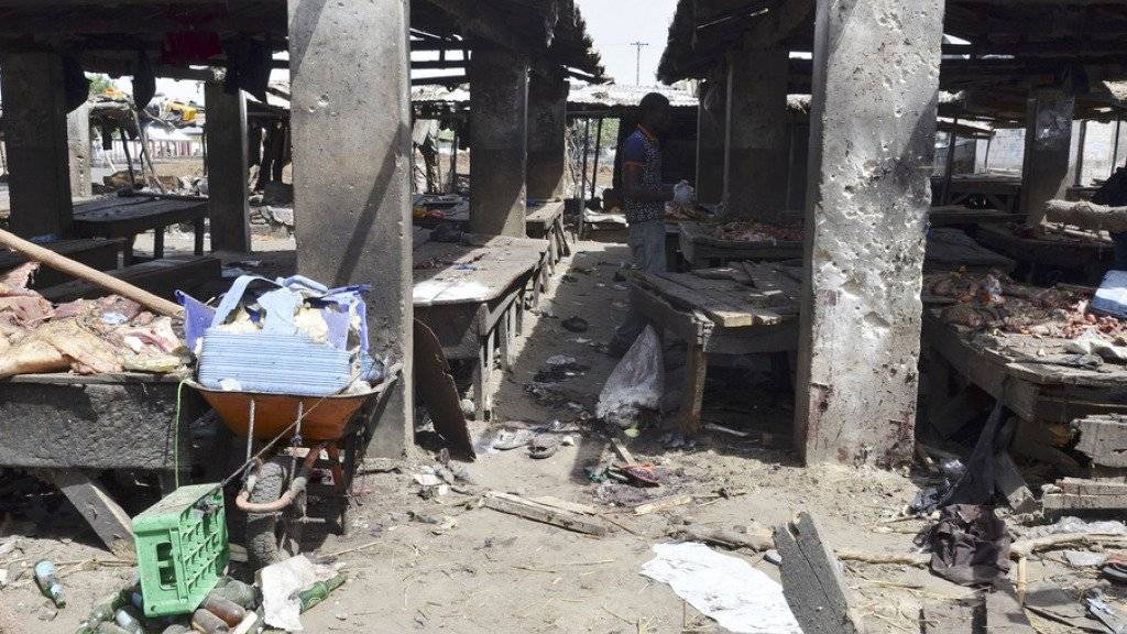 Trümmer in Maiduguri nach einem Anschlag auf einen Markt. Immer mehr Selbstmordanschläge in Nigeria und den Nachbarländern werden laut UNICEF von Kindern und Jugendlichen ausgeführt. (Archiv)