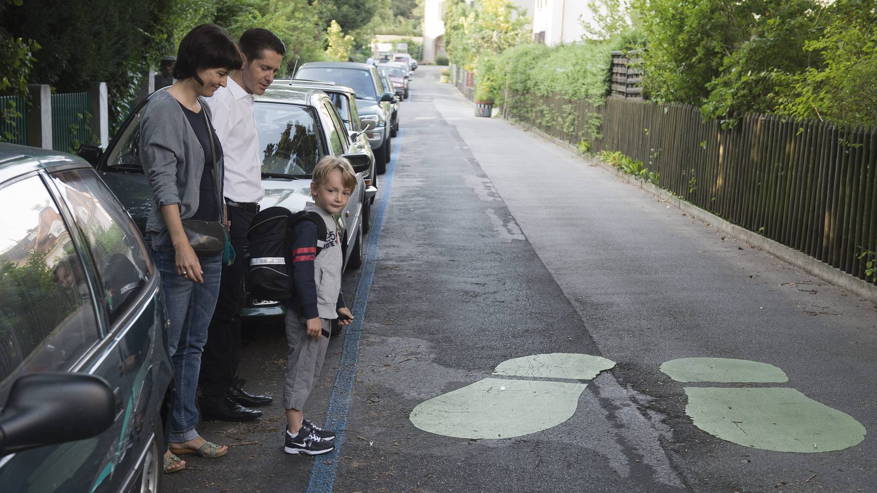 Kinder ahmen nach, deshalb ist es wichtig, dass sich Erwachsene, besonders Eltern, im Verkehr richtig verhalten.