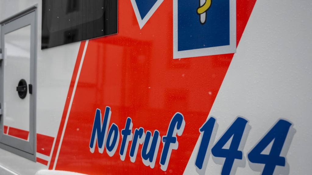 Ein 9-jähriger Bub wurde am Montag in Neuhausen SH auf einem Fussgängerstreifen von einem Auto erfasst. Er wurde verletzt ins Spital gebracht. (Symbolbild)