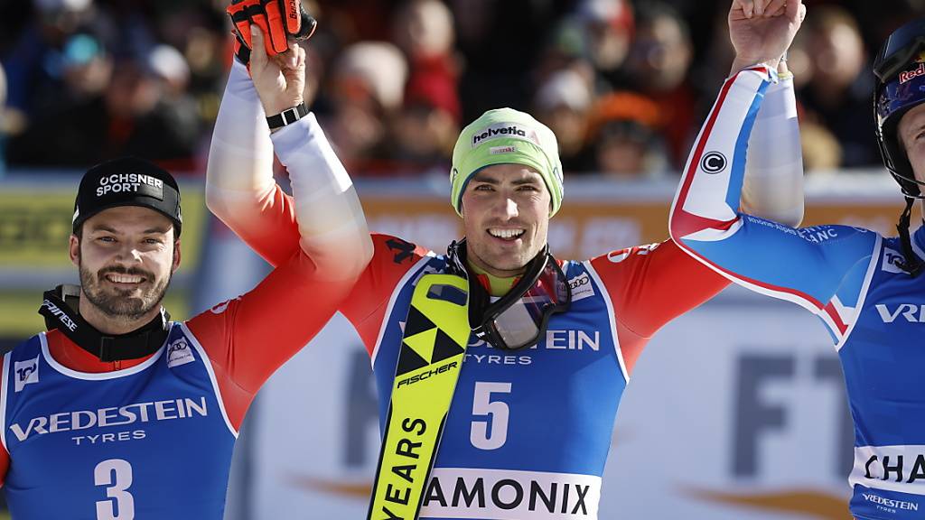 Daniel Yule (5) gelingt in Chamonix einmaliges. Er fährt im zweiten Lauf von Position 30 zum Sieg. Zweiter wird sein Teamkollege Loïc Meillard (3)