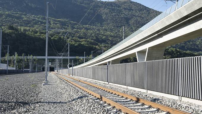 Sommaruga: «Der Tunnel bringt die Schweiz näher zusammen»