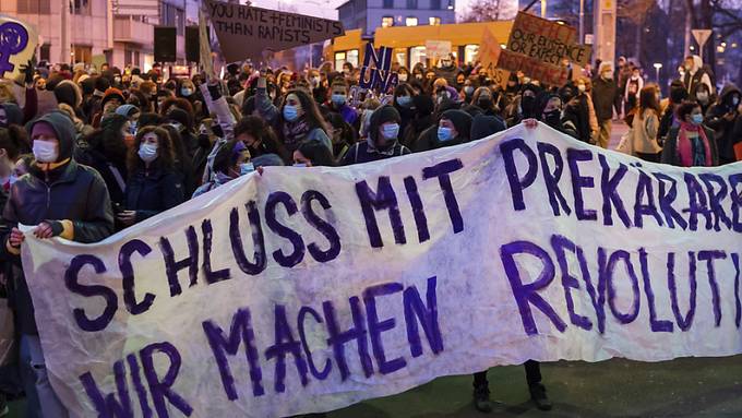Rund 800 Teilnehmerinnen an Anti-Patriarchats-Kundgebung in Basel