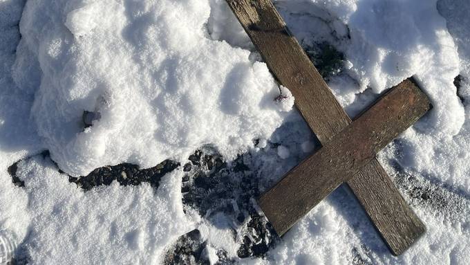 13-Jähriger beschädigt 22 Gräber auf dem Friedhof