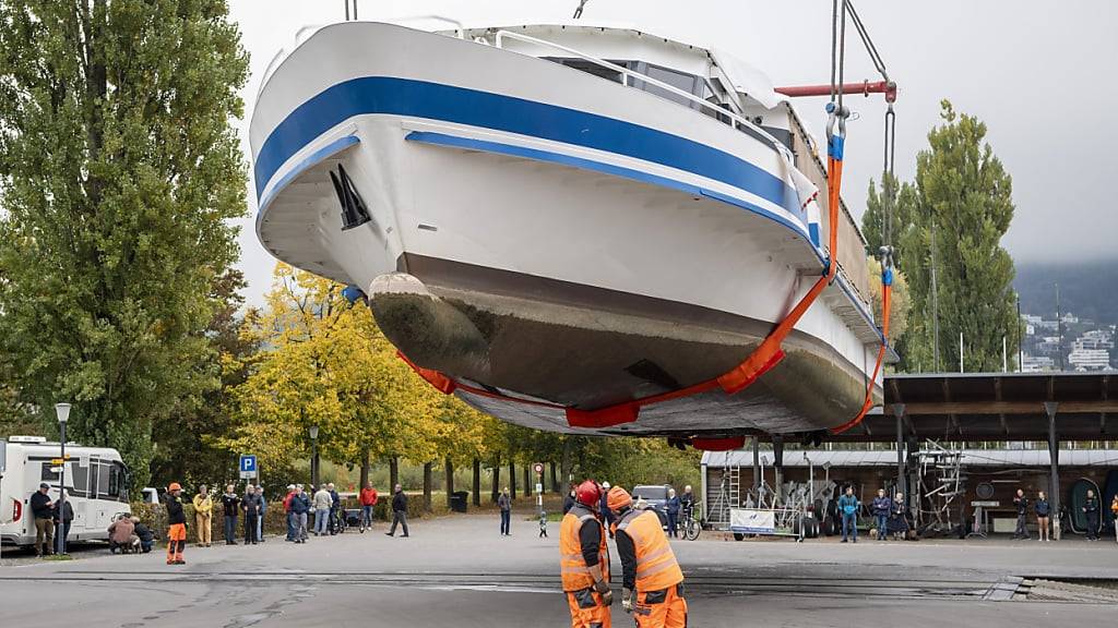 Das Motorschiff MS Schwyz war bis 2023 auf dem Zugersee unterwegs. 2023 zog sie auf den Walensee um. (Archivbild)