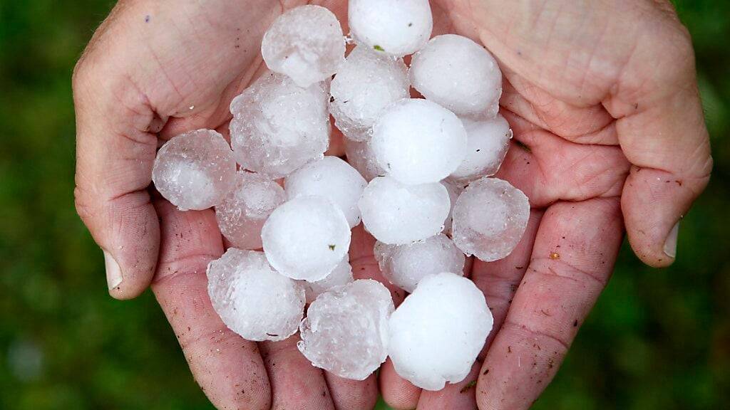 Hagel verursachte im Jahr 2023 eine Schadenssumme von 30,8 Millionen Franken. (Archivbild)
