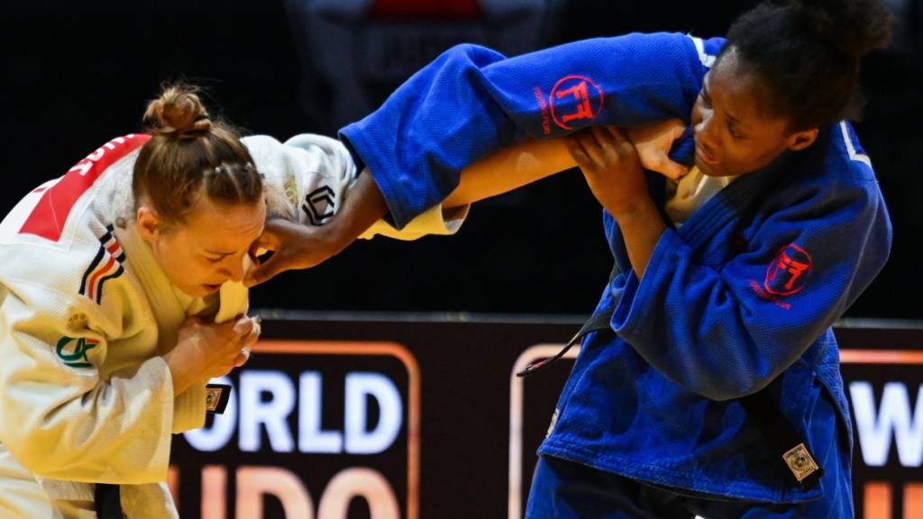 April Fohouo (blau) präsentierte sich in Paris in Topform