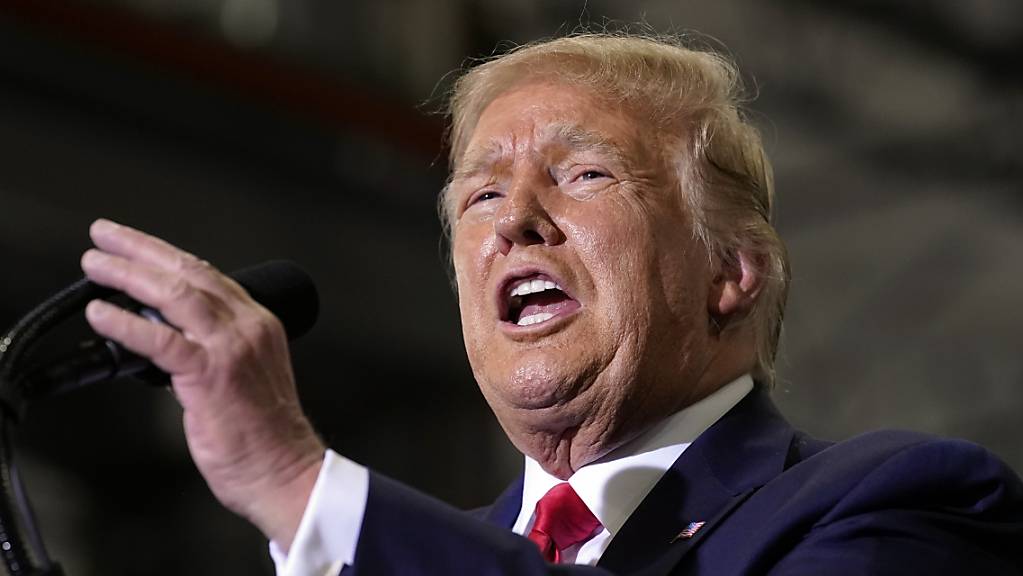 Donald Trump, Präsident der USA, spricht während einer Wahlkampfveranstaltung bei dem Hersteller Xtreme Manufacturing.