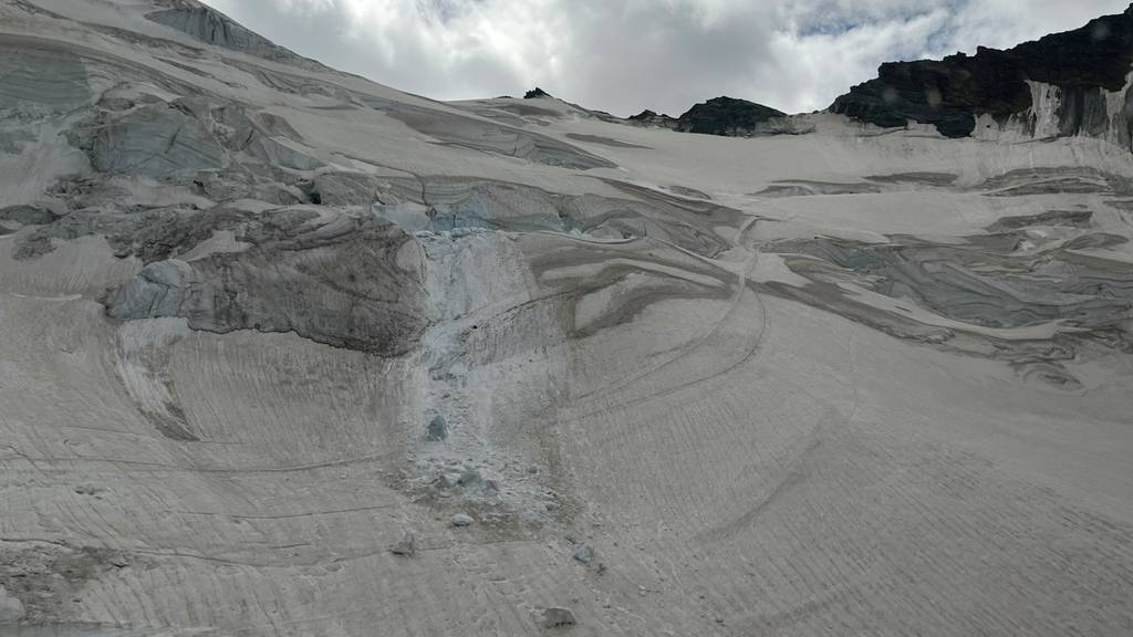 Beim Gletscherabbruch kam ein Alpinist ums Leben.