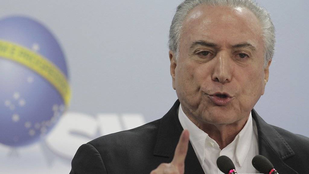 Brasiliens Präsident Michel Temer hat den Einspruch gegen Strafermittlungen gegen ihn überraschend zurückgezogen. (Archivbild)