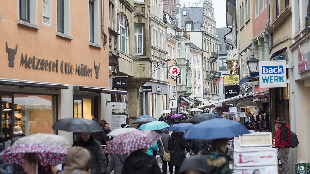 Einkauftouristen in der Altstadt von Konstanz D: Der Thurgauer Detailhandel ist besonders von den Auswirkungen des Einkaufstourismus betroffen. (Archivbild)