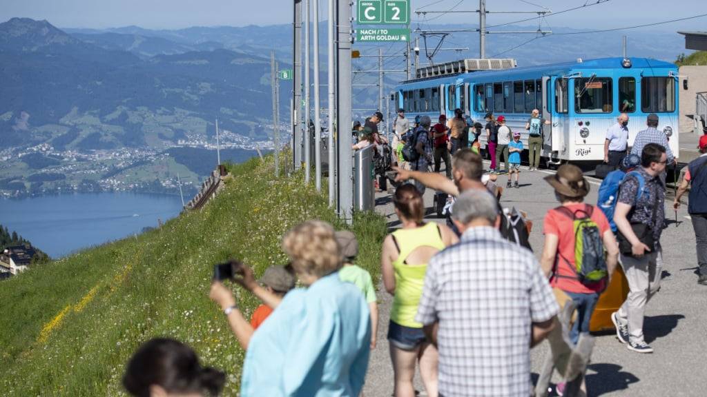 Ausflügler auf Rigi-Kulm im Sommer. (Archivbild)