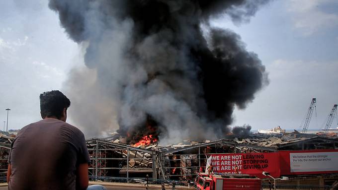 Wieder Grossfeuer im Hafen von Beirut - Stadt in Angst und Schrecken