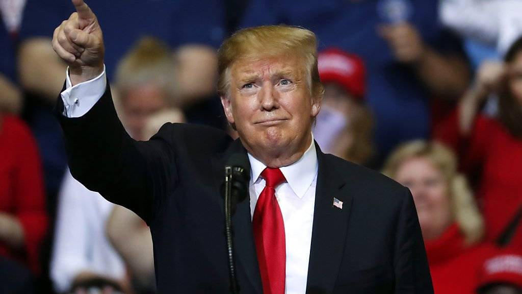 US-Präsident Donald Trump hat auf einer Veranstaltung im US-Gliedstaat Michigan am Donnerstag (Ortszeit) gegen seine politischen Gegner ausgeteilt.