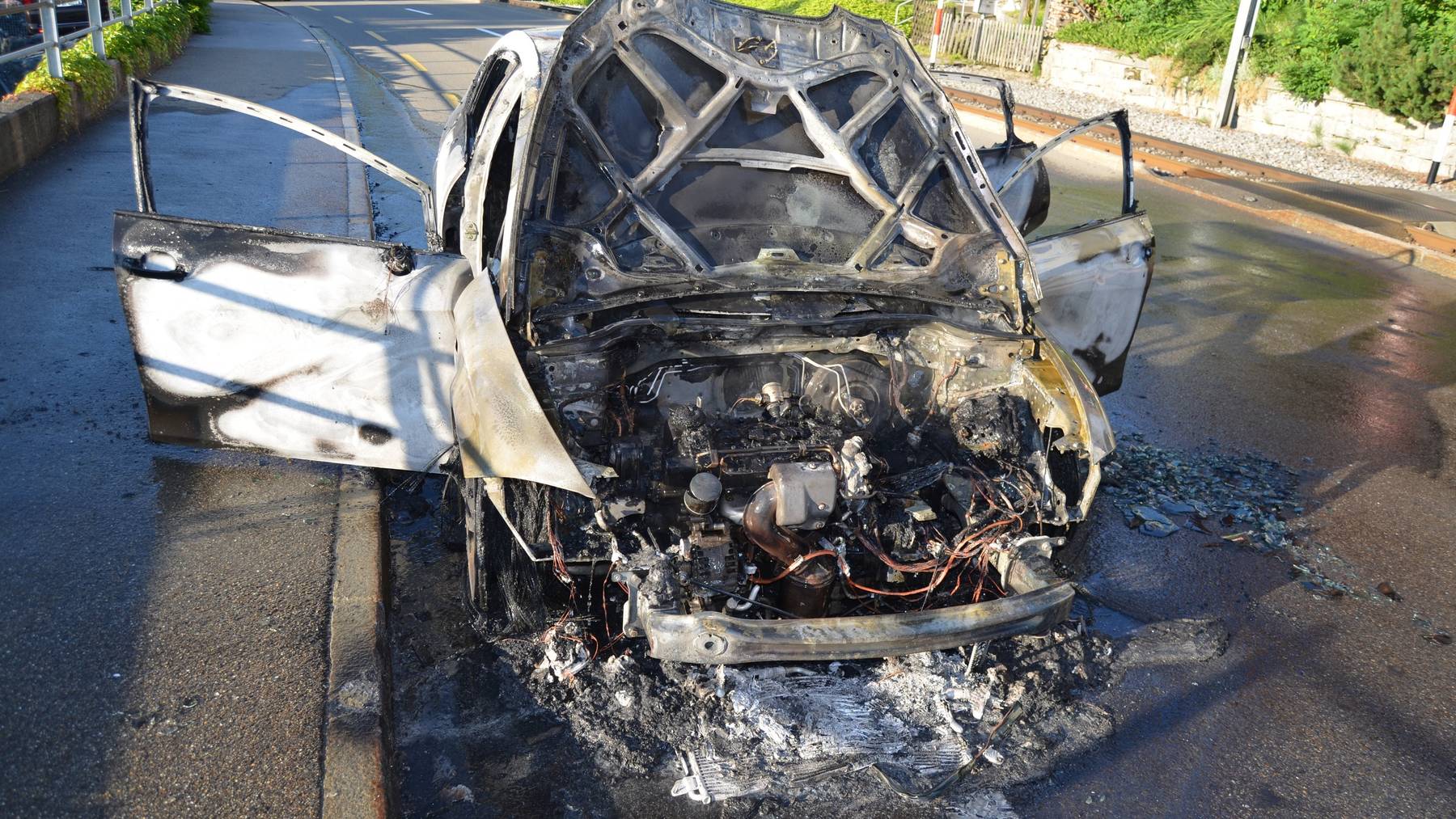 Totalschaden nach einem Fahrzeugbrand in Speicher AR - keine Verletzten.