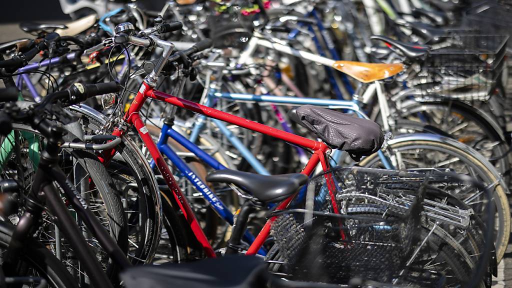 In Winterthur suchen 81 gestohlene Velos ihren Besitzer oder ihre Besitzerin. Die Stadtpolizei konnte einen professionellen Velodiebstahl-Ring ausheben. (Symbolbild)