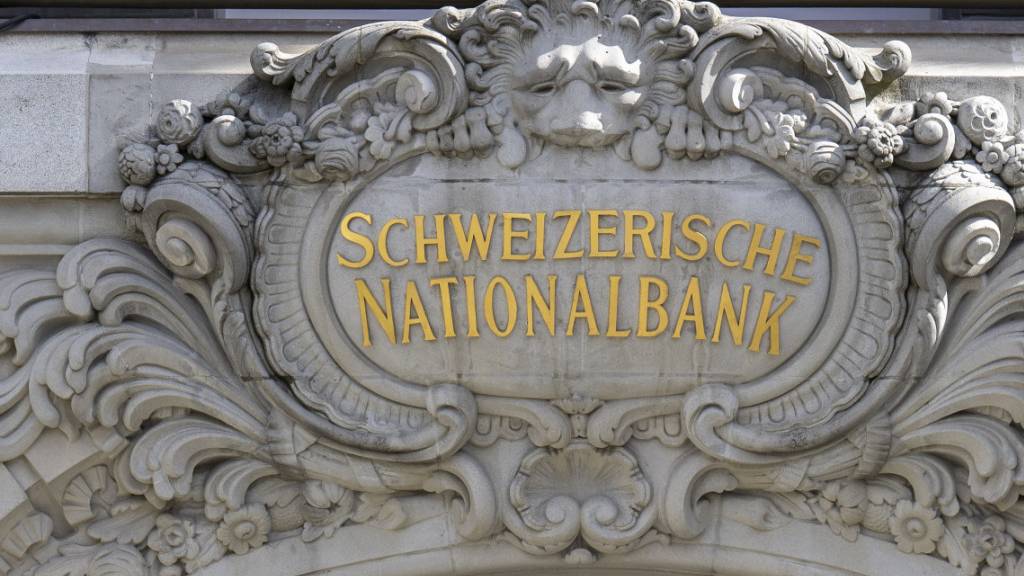Die Schweizerische Nationalbank (SNB) hat im ersten Halbjahr einen Milliardengewinn geschrieben. Das zweite Quartal allein schloss die SNB allerdings mit einem hohen Verlust ab.(Archivbild)