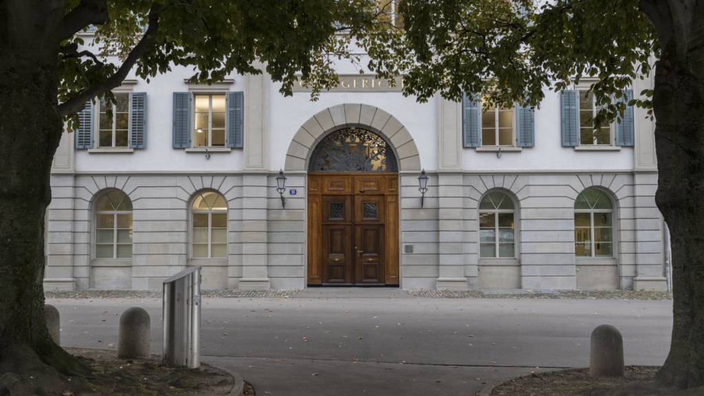 Ein Firmenchef steht vor dem Zürcher Obergericht, weil er eine junge Bewerberin beim Vorstellungsgespräch sexuell belästigt haben soll. (Archivbild)