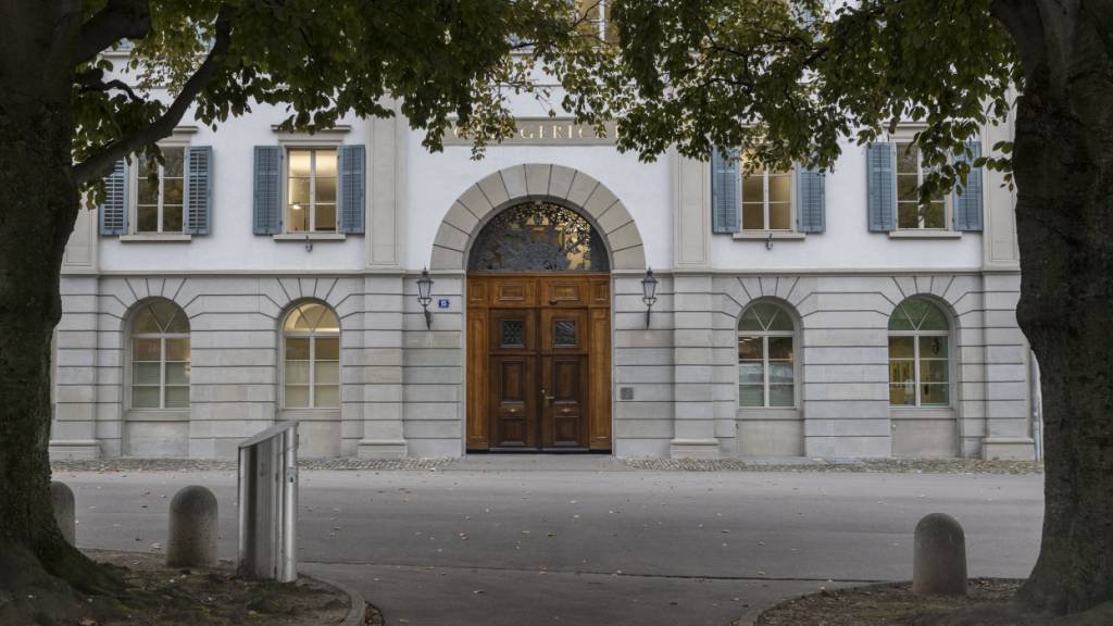 Das Zürcher Obergericht verhandelte am Montag die Berufung im Falle eines 52-jährigen Masseurs. Diesem wird vorgeworfen, drei Patientinnen geschändet zu haben. (Symbolbild)