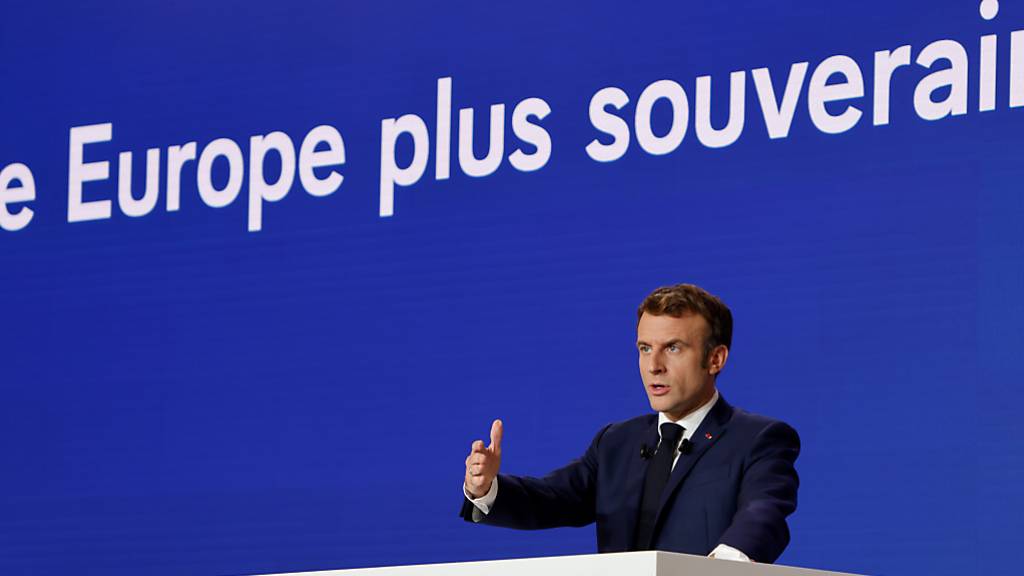 Emmanuel Macron, Präsident von Frankreich,  hält eine Rede während einer Pressekonferenz zur Übernahme der EU-Ratspräsidentschaft durch Frankreich. Nach der Corona-Krise möchte Macron die EU mit einem Wachstumsmodell vorantreiben. Das sagte er am Donnerstag in Paris. Foto: Ludovic Marin/AFP POOL/AP/dpa