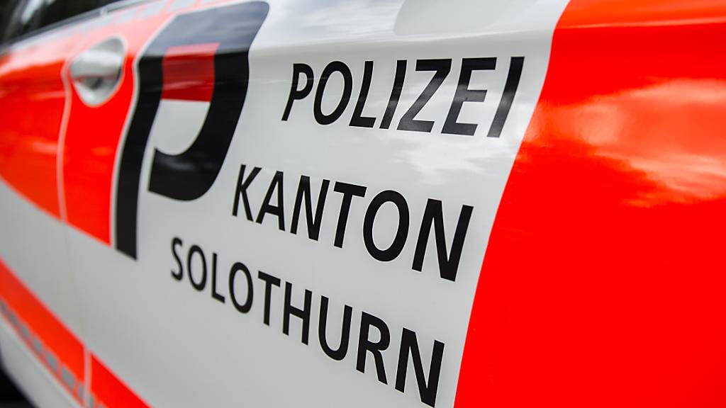 Unbekannte attackieren und berauben Mann am Bahnhof Solothurn