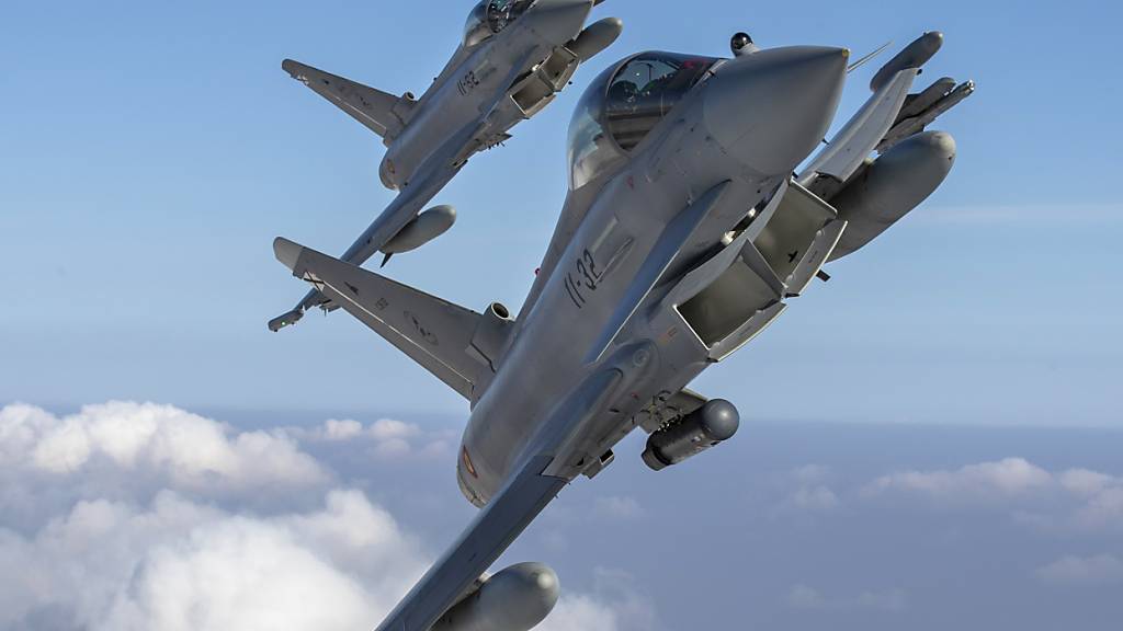 Zwei Eurofighter-Flugzeuge der spanischen Luftwaffe auf einer Mission in Litauen. (Archivbild)