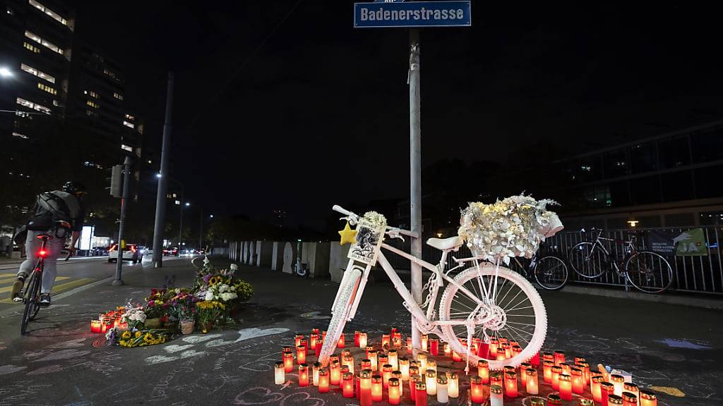Die Zahl der Verkehrstoten auf Schweizer Strassen hat 2023 insgesamt leicht abgenommen. Allerdings starben mehr Velofahrende als im Vorjahr. (Archivbild)