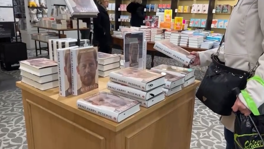 Prinz Harrys Buch geht in Zürich weg wie warme Weggli
