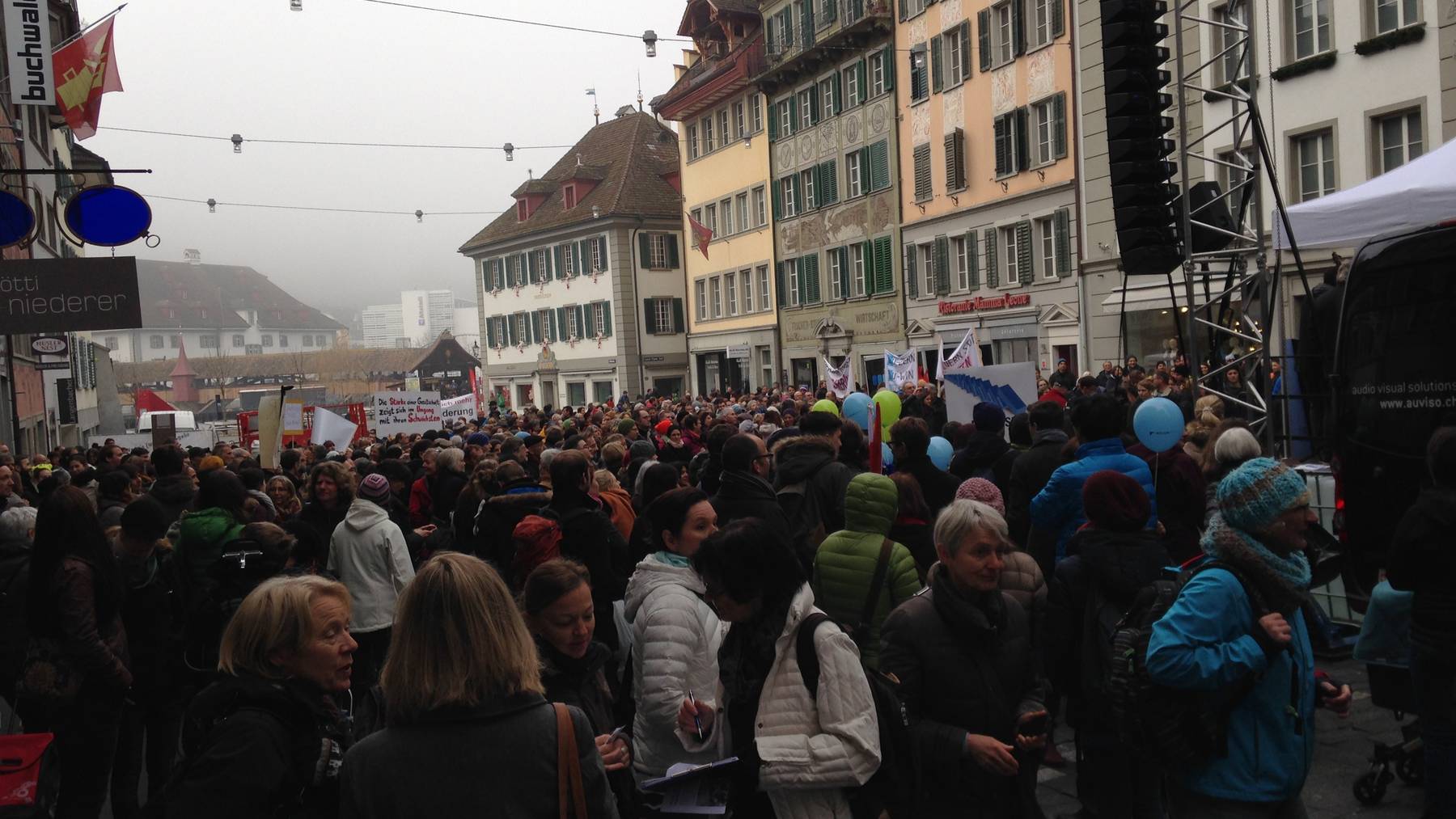 Kundgebung gegen Sparpläne der Luzerner Kantonsregierung