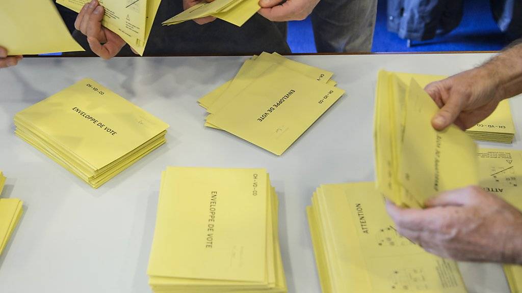 Etiketten zur Identifikation der Stimmbürger: Nach dem Wahlbetrug von 2017 ergreift der Kanton Wallis Massnahmen für eine bessere Sicherheit bei der brieflichen Stimmabgabe. (Symbolbild)
