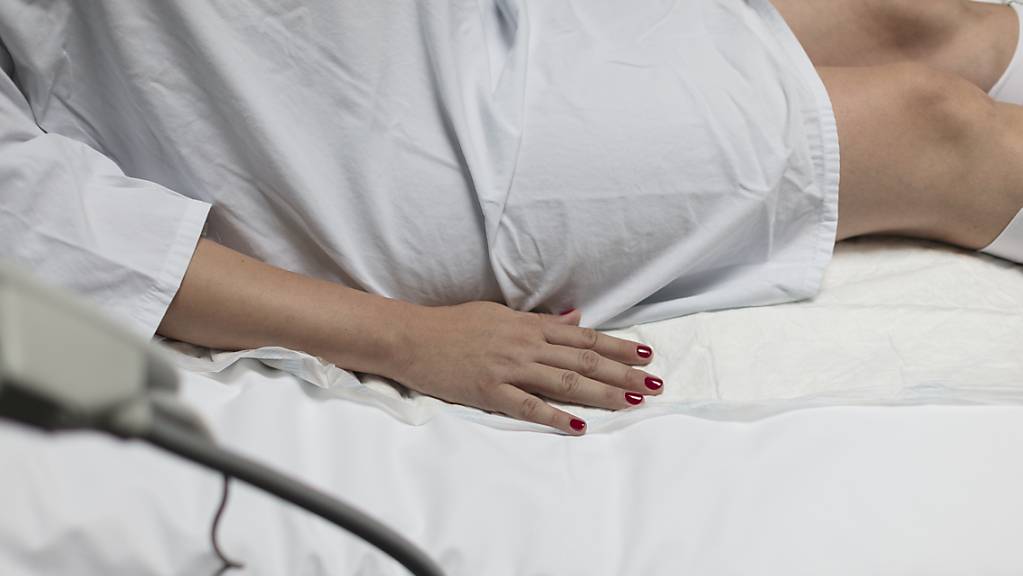 Die «intelligente» Damenbinde soll Schwangeren mit Verdacht auf hohes Frühgeburtsrisiko lange Spitalaufenthalte ersparen. (Symbolbild)