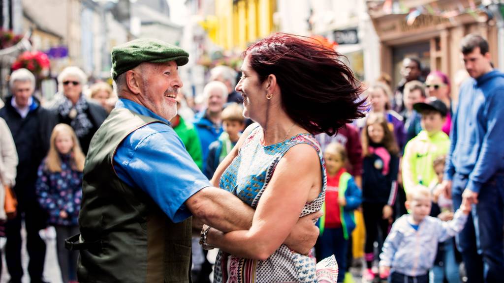 Von Musik bis Kulinarik: Erlebe Irland in nächster Nähe