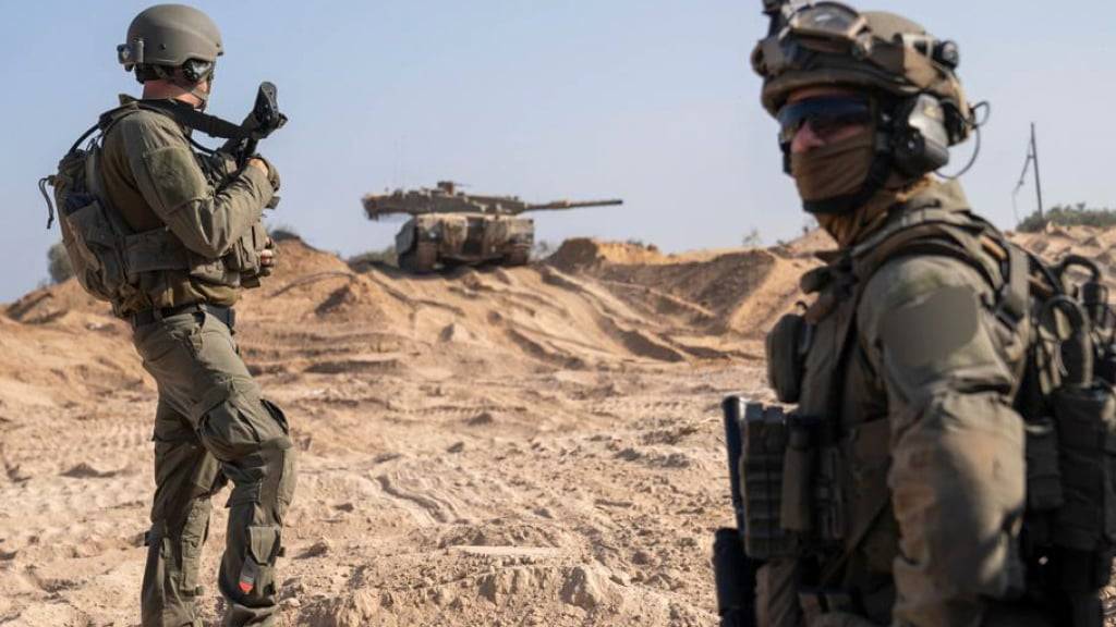 HANDOUT - Dieses undatierte vom israelischen Militär zur Verfügung gestellte Foto soll israelische Soldaten während einer Bodenoperation im Gazastreifen zeigen. Foto: ---/Israelische Verteidigungsstreitkräfte/AP/dpa - ACHTUNG: Nur zur redaktionellen Verwendung und nur mit vollständiger Nennung des vorstehenden Credits