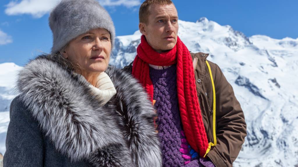 In ihrer Filmadaption stilisiert Finsterwalder das Bild der Schweiz - Kulisse von Christian Krachts Romanvorlage sind Zürich als Inbegriff von Wohlstand und ein idealisiertes Berner Oberland.