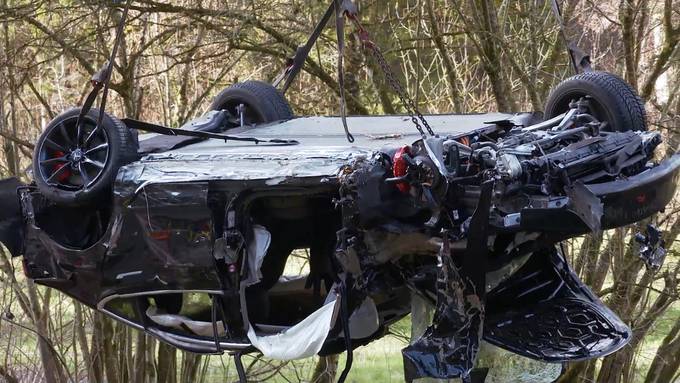 37-Jähriger stürzt mit Tesla in Kempt und stirbt 