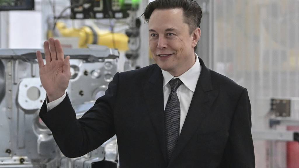 Tesla-Chef Elon Musk bei der Eröffnung der Autofabrik in Grünheide bei Berlin im März 2022. (Archivbild)