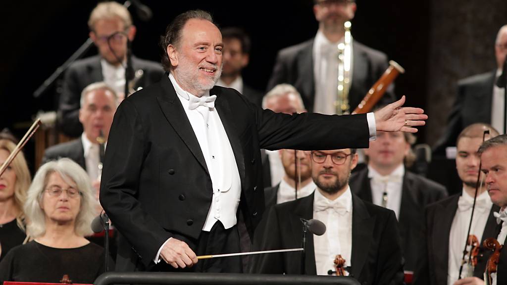 Riccardo Chailly, Chefdirigent des Lucerne Festival Orchestras, muss operiert werden. (Archivbild)