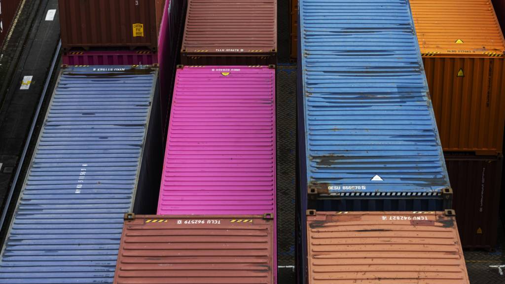 Das veruntreute Auto war bereits in einem Container und zum Verschiffen bereit. (Symbolbild)