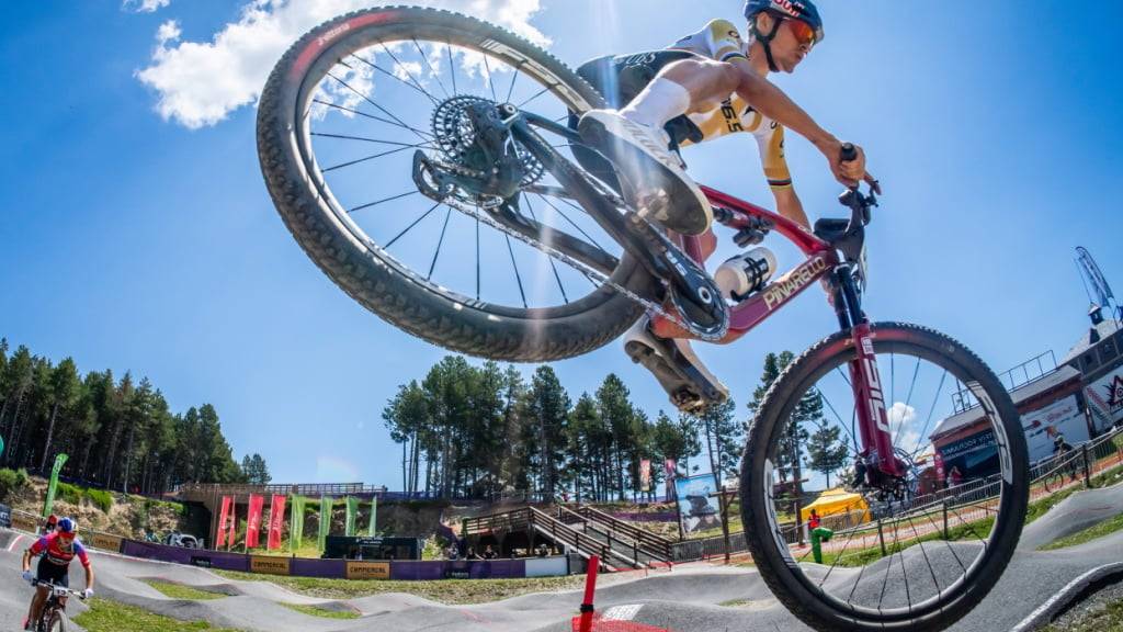 Tom Pidcock feiert bei seiner Rückkehr in den Cross-Country-Weltcup gleich den Sieg
